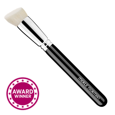 Makeup Artistry Face #7 Brush (Angled Foundation)